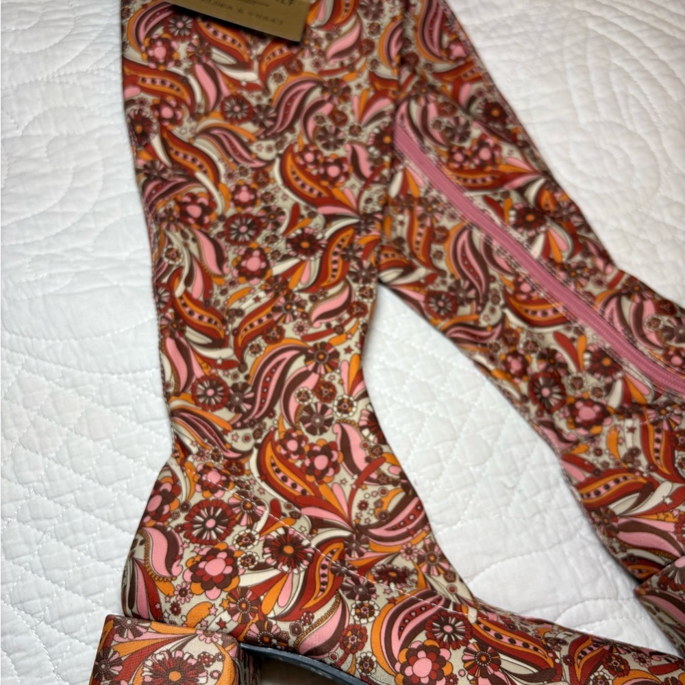 NWT - Zayla Groovy Print Tall Boots by Chelsea & Violet. - Picture 3 of 7